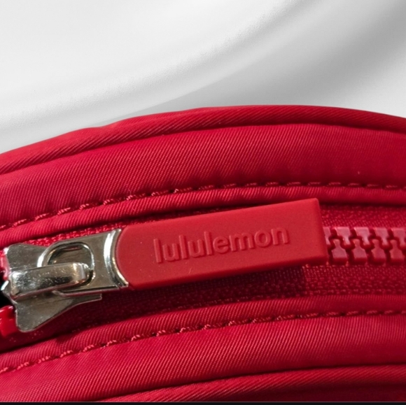 Lululemon Crossbody Bag, Belt Bag, Everwhere Bag, Legacy Team Canada 2022 - Picture 5 of 11